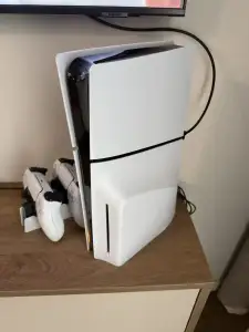 Консоль PS5 Slim (с дисководом) + 2 контроллера + зарядная станция